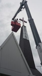 高所作業車での取付作業